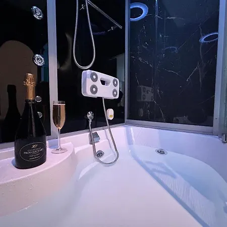 E Mykonos T3 Avec Hammam & Lit King Size إيبيرني