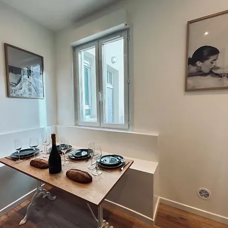 E Petit T3 Avec & Lit King Size アパート エペルネー